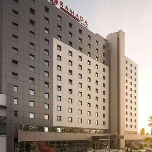 Ramada Plaza By Wyndham Convention Center מלון
